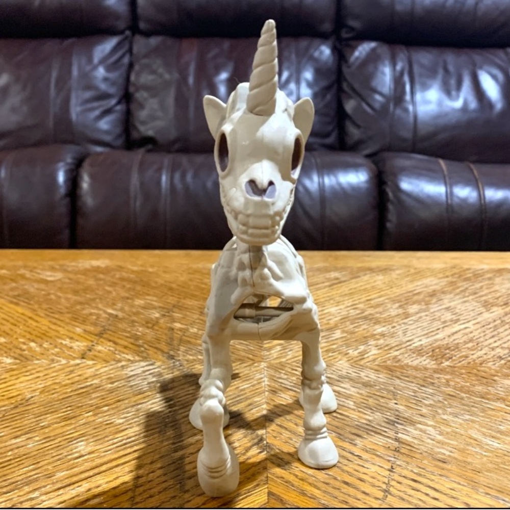 ***FREE W/ PURCHASE*** 6.75” Halloween Unicorn Skeleton Figure - Picture 4 of 7